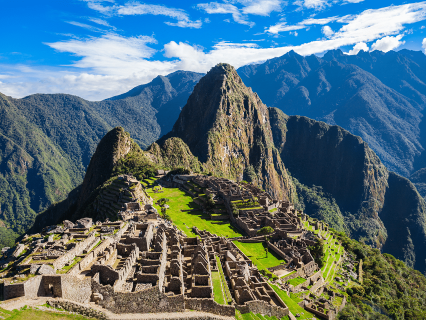 voyager en couple au site historique du Machu Picchu vu du Huayna Picchu